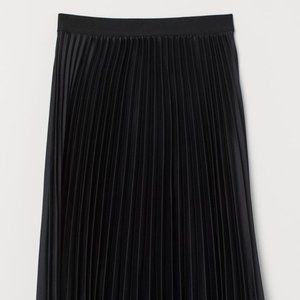 Black pleated skirt